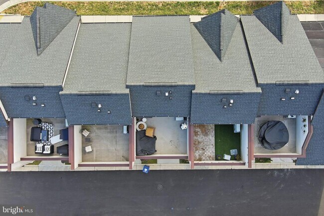 Building Photo - 2818 Dart Dr