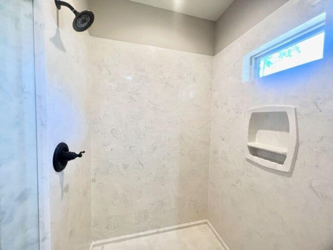 Building Photo - 113 Kailyn Ct