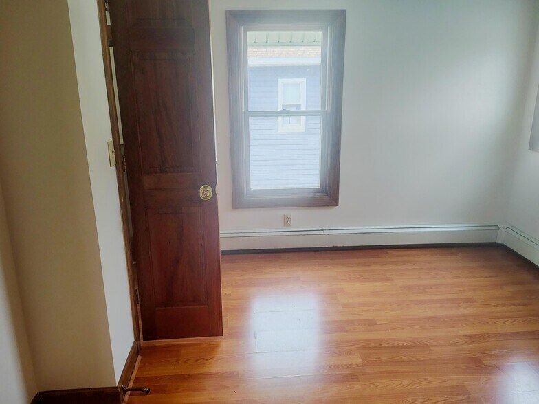 Building Photo - 40 Beaver Brook Rd