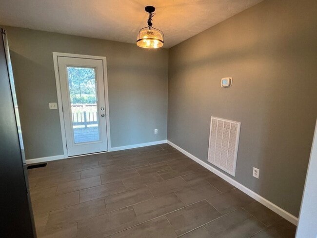 Building Photo - 204 Homewood Dr