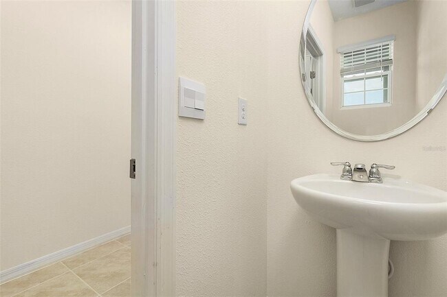 Building Photo - 2206 Tay Wes Dr