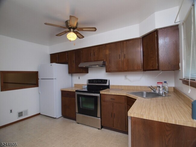 Building Photo - 911 Merritt Dr