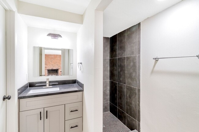 Building Photo - 2 Story ASU house with Pool in the best neighborhood for students