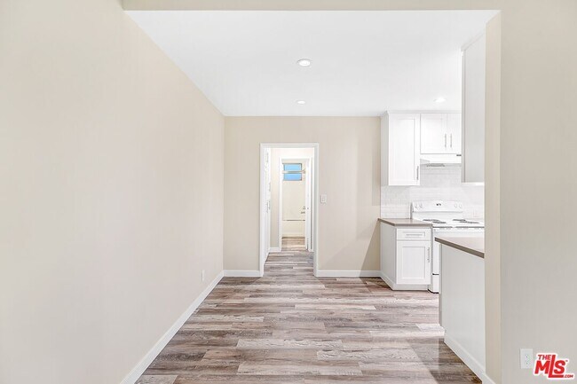 Building Photo - 3831 Beethoven St