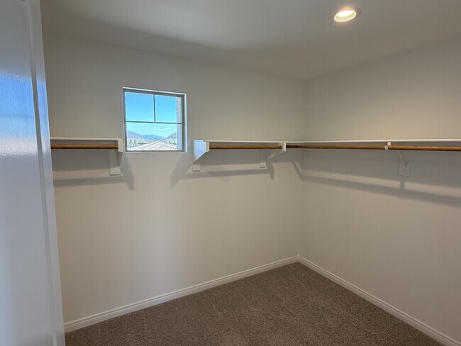 Building Photo - 4470 Hickory Ct