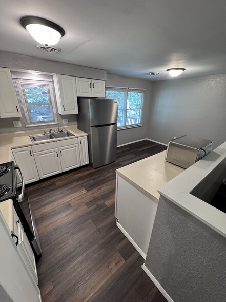 Kitchen - 205 S Forester Dr