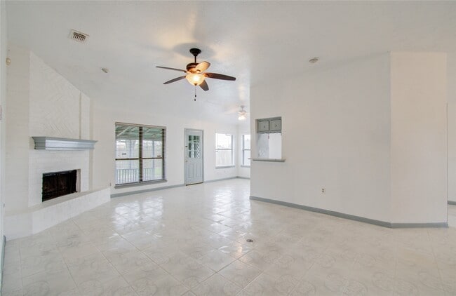 Building Photo - 2538 Knights Cir