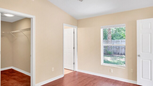 Building Photo - 720 Florence St