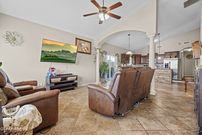 Building Photo - 14660 Spanish Point Dr