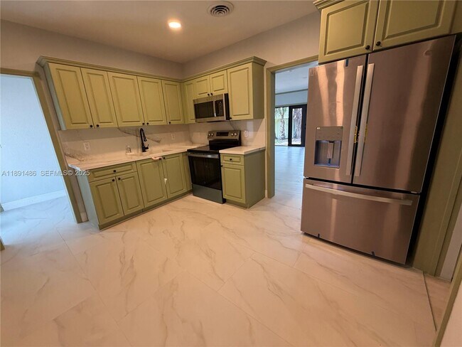 Building Photo - 2120 SW 84th Ave