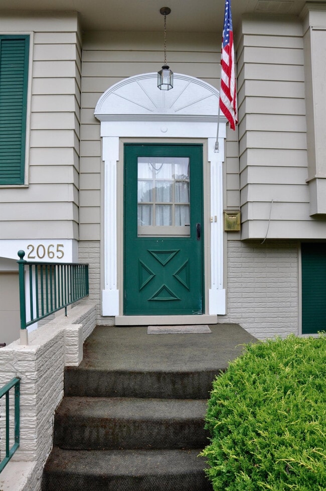 Building Photo - 2065 Yorktown Dr
