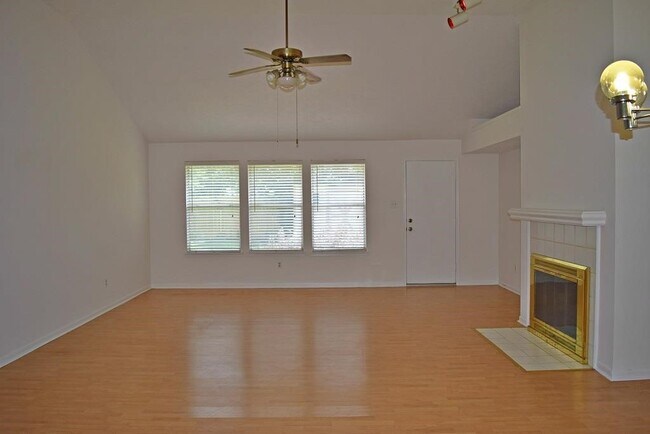 Building Photo - 11034 Springsong Dr