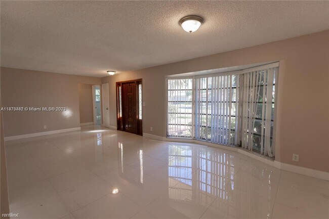 Building Photo - 4 br, 3.5 bath House - 4905 Harrison St # ...