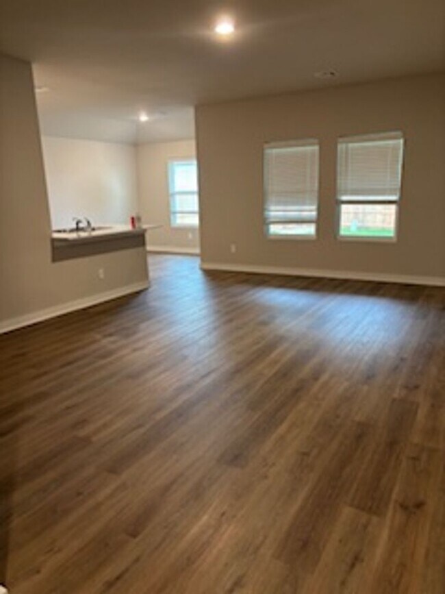 Building Photo - FIRST MONTH FREE!