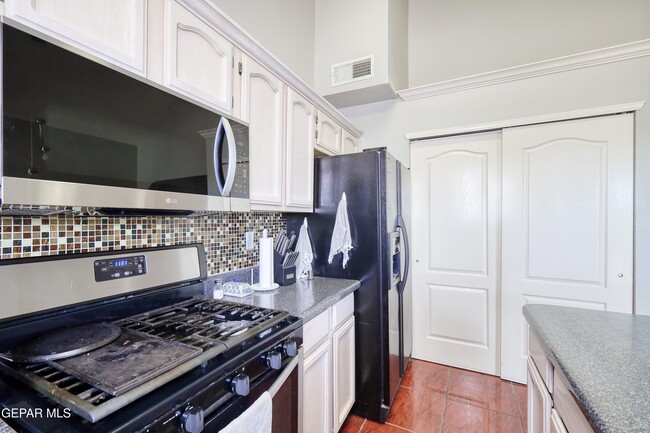 Building Photo - 7449 Plaza Taurina Dr