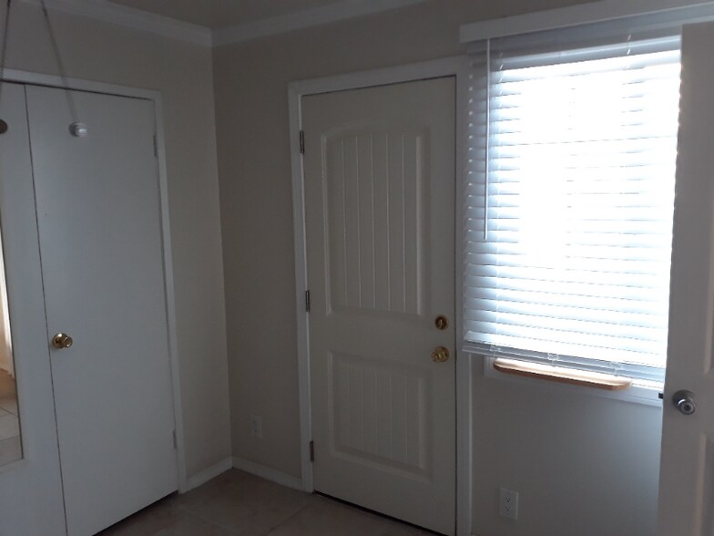 Building Photo - 19953 Haynes St