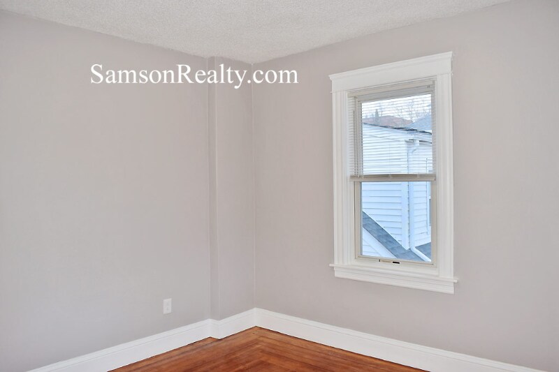 Building Photo - 136 Hillside Ave