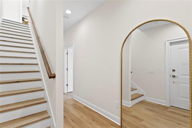 Building Photo - 208 W Frances Ave