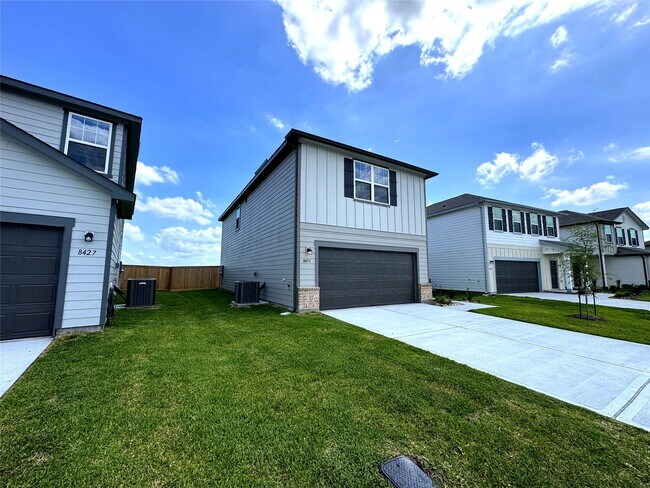 Building Photo - 8431 Vacek Xing Wy