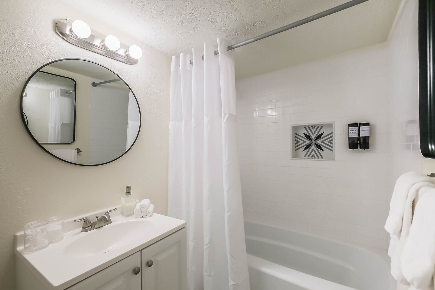 Building Photo - 1327 W 21st St