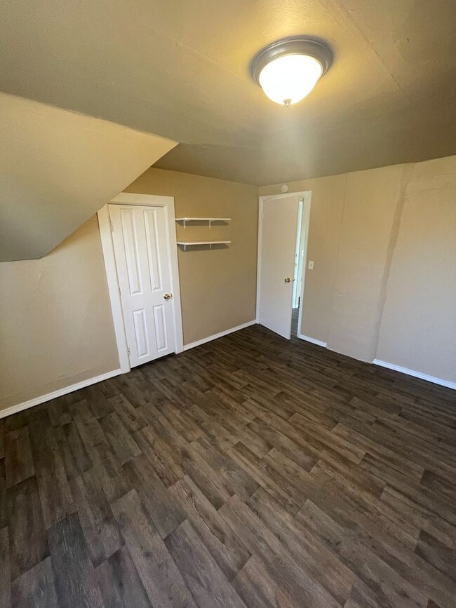 Building Photo - 841 S Oakland Ave