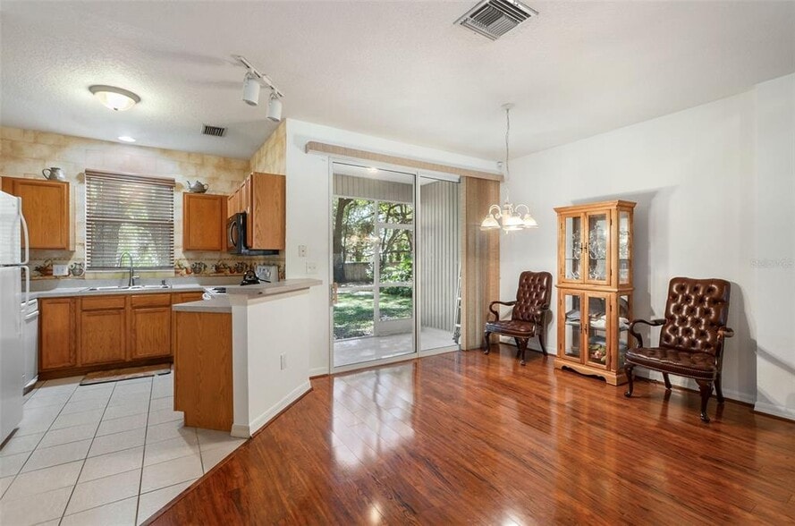 Building Photo - 2139 Golden Oak Ln