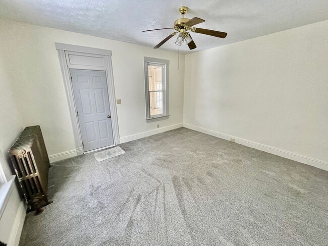 Building Photo - 2 Bed 1 Bath- New Castle PA