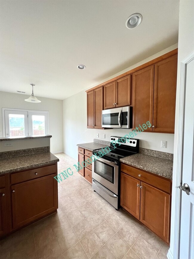 Building Photo - 224 E Hiawassee Rd