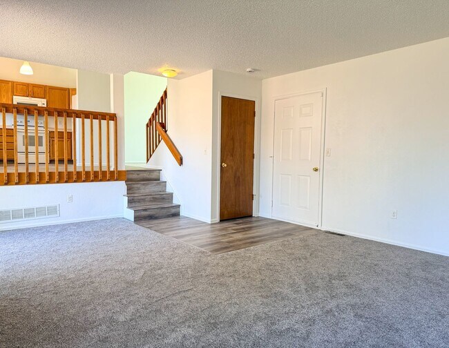 Building Photo - Single-Family Home in Littleton!