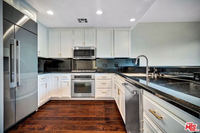 Building Photo - 6463 Zuma View Pl