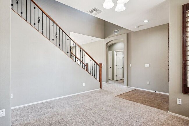 Building Photo - Beautiful 4 bedroom three bath home!