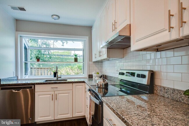 Building Photo - 5415 Helm Ct