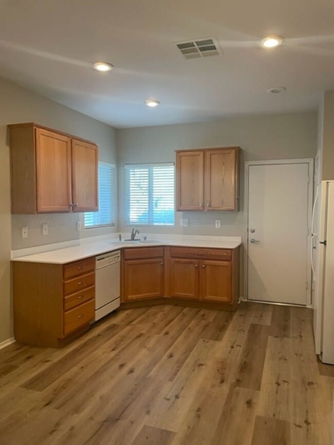 Building Photo - Single story home located in a  55+Communi...