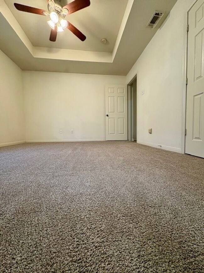 Building Photo - 10316 Hyacinth Ln
