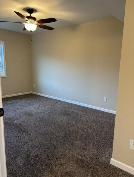 Building Photo - 423 E Cheyenne St