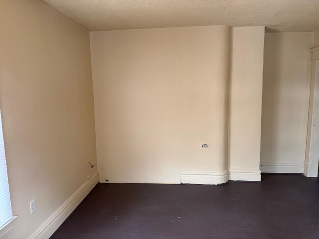 Building Photo - 107 N Oakland Ave