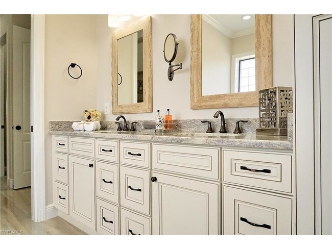 Building Photo - 601 SW 40th Terrace