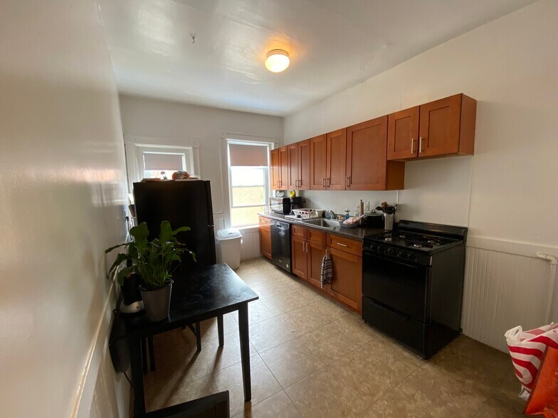 Building Photo - 14 Mount Hood Rd