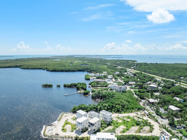 Building Photo - 99 Seaside Ave