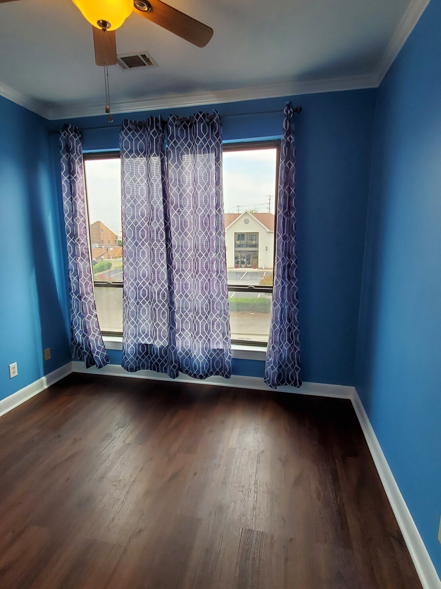 Building Photo - 411 W Washington St