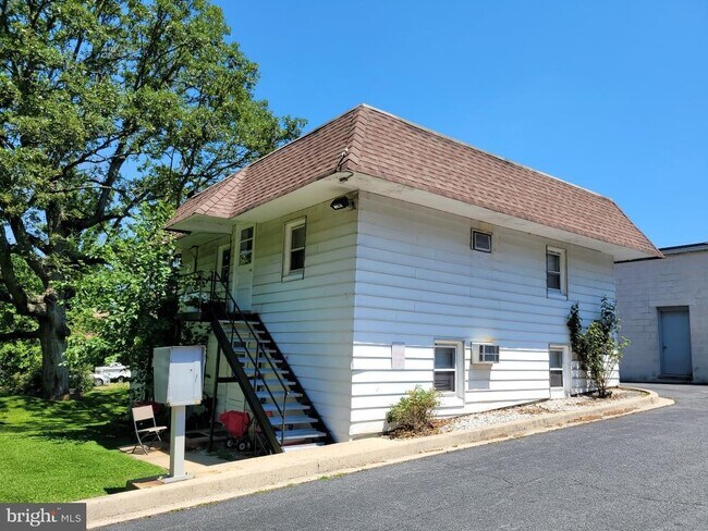 Building Photo - 816 S Main St