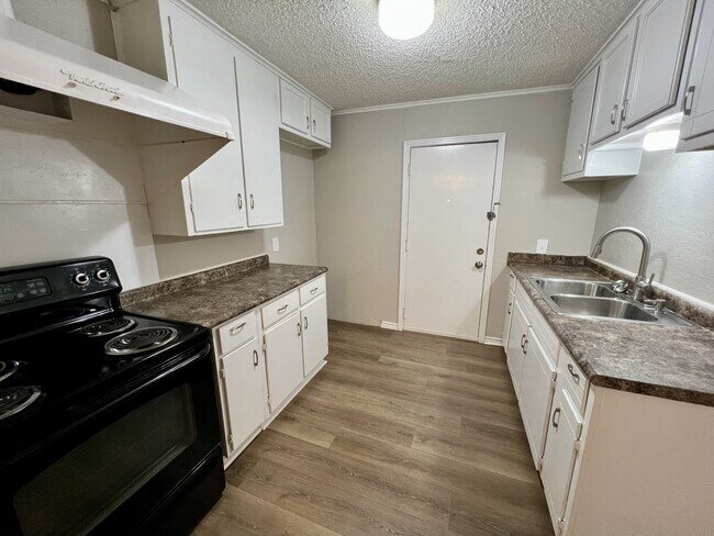 Building Photo - 3225 Knox St