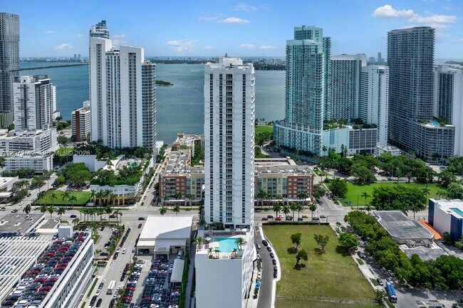 Building Photo - 2000 Biscayne Blvd