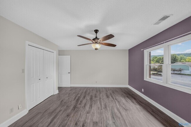 Building Photo - 1208 SE Willowbrook Dr