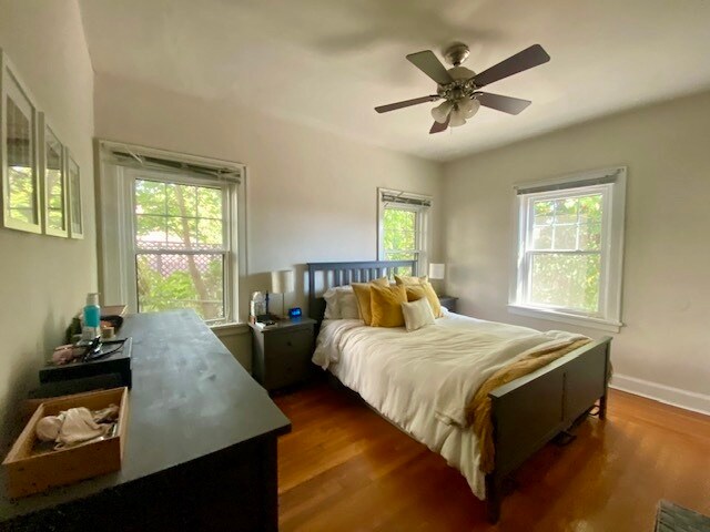 Large bedroom for queen or king bed - 3514 Mooney Ave