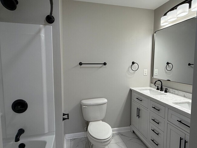Building Photo - Immaculate 3/2bath one level unit- ETSU Campus
