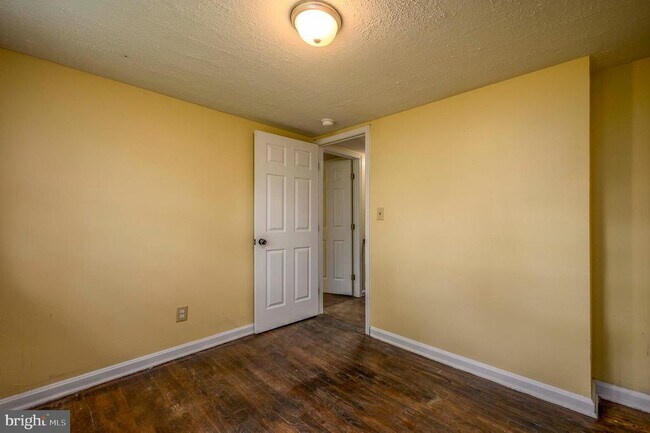 Building Photo - 6007 Bradley Ln