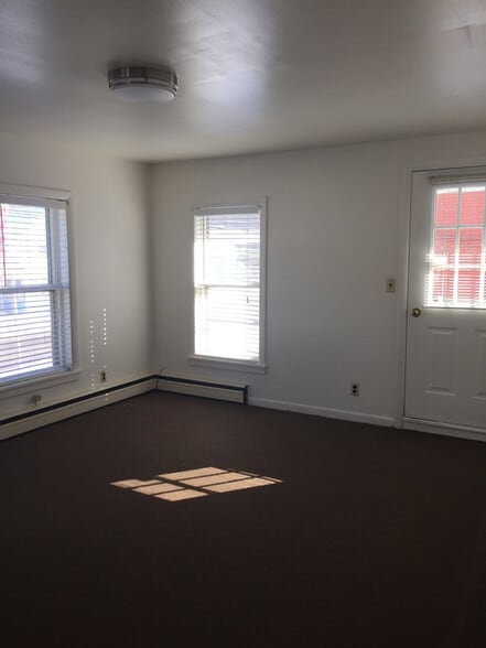 Building Photo - 100 VT-14