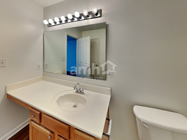 Building Photo - 6030 Shining Oak Ln