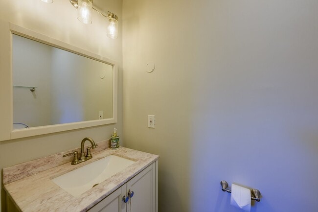 Building Photo - Modern End-Unit Townhome with Garage + Outdoor Space in SE DC